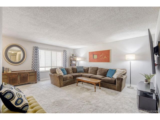 6945 S Ulster Cir, Englewood, CO 80112