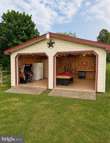 1577 STREAMSIDE DRIVE, Chambersburg, PA 17202