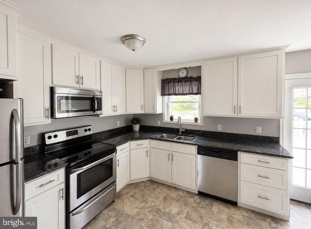 1577 STREAMSIDE DRIVE, Chambersburg, PA 17202