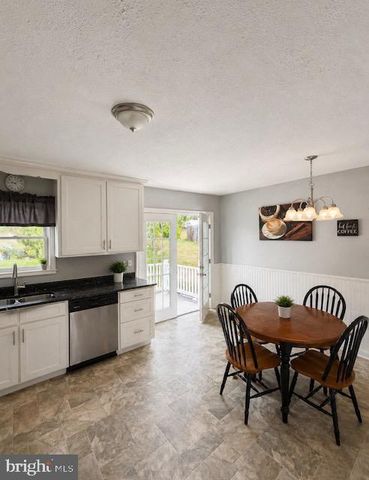 1577 STREAMSIDE DRIVE, Chambersburg, PA 17202