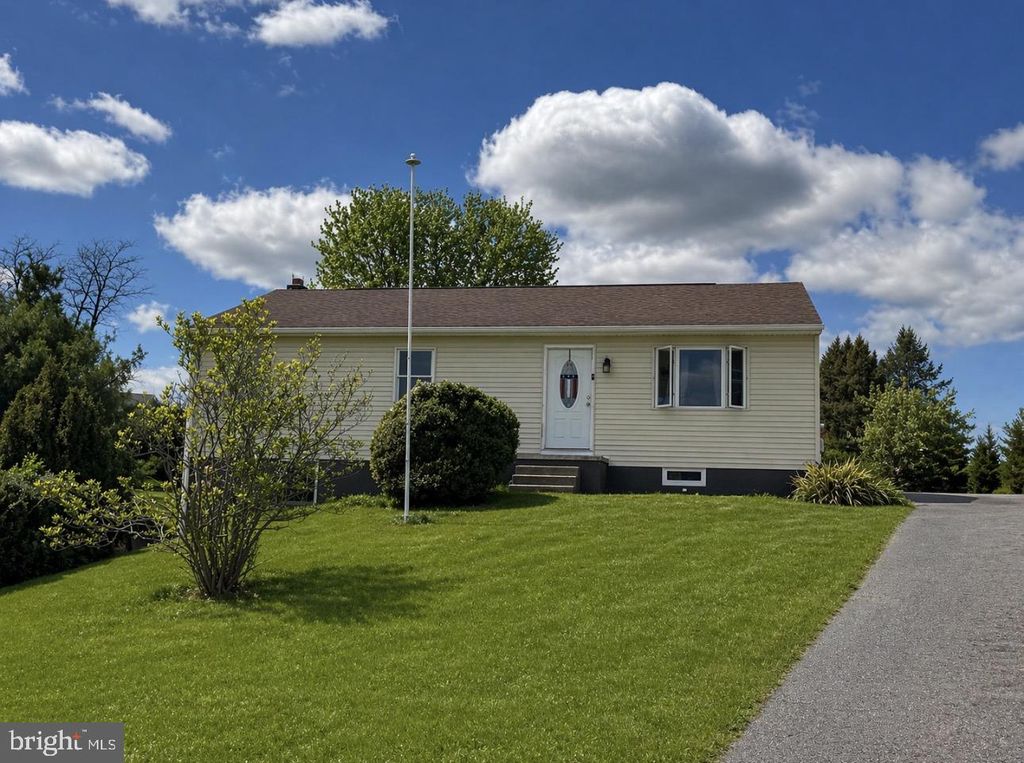 1577 STREAMSIDE DRIVE, Chambersburg, PA 17202