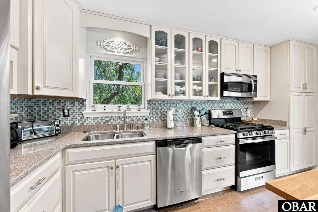 Image 12 of property listing at 115 Clam Shell Trail, Southern Shores, NC 27949