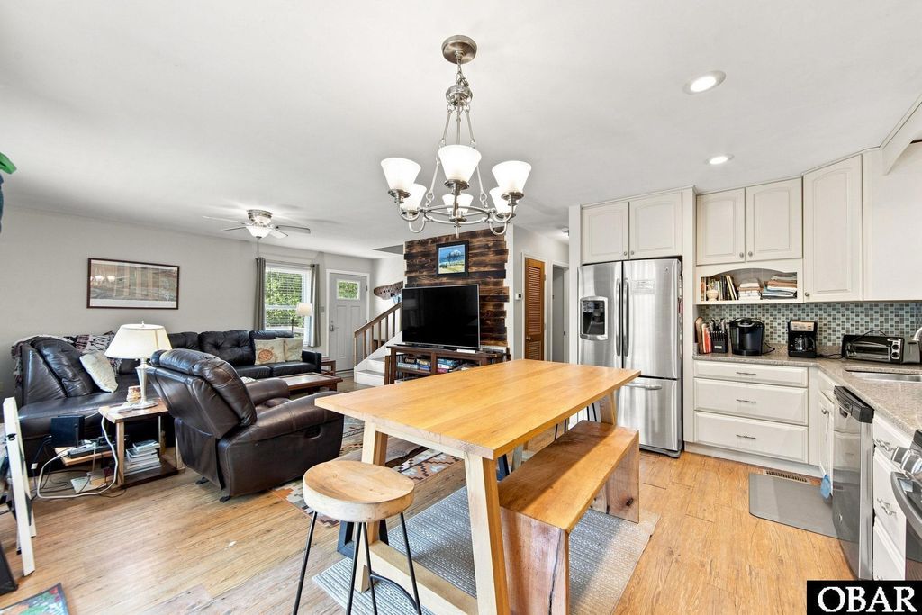 Image 13 of property listing at 115 Clam Shell Trail, Southern Shores, NC 27949