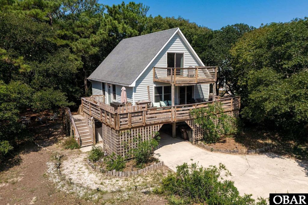 Image 3 of property listing at 115 Clam Shell Trail, Southern Shores, NC 27949