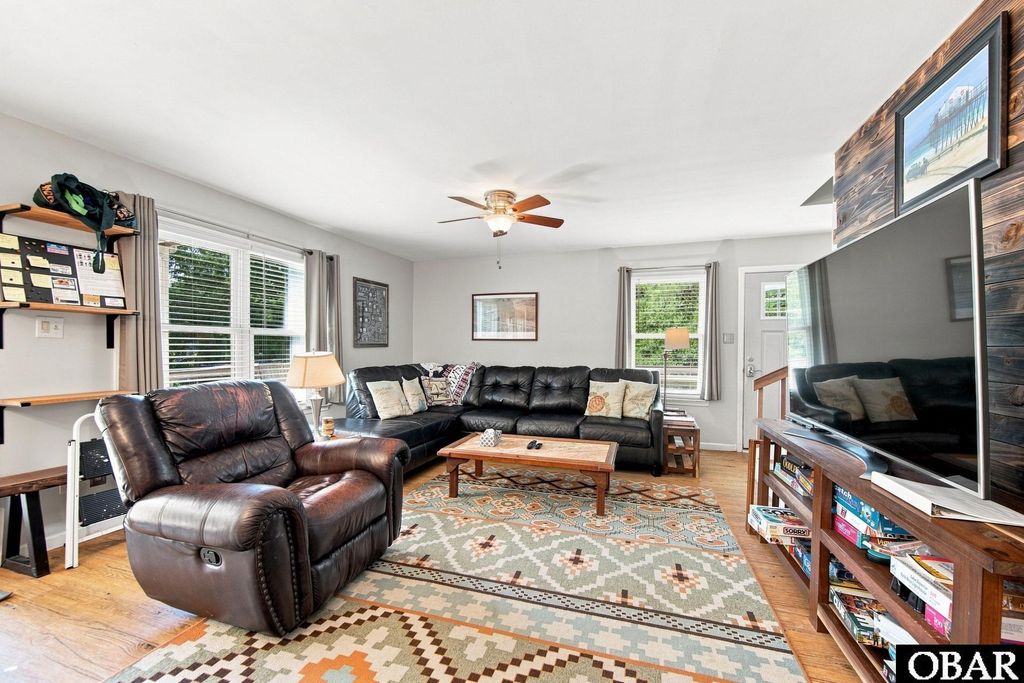 Image 4 of property listing at 115 Clam Shell Trail, Southern Shores, NC 27949