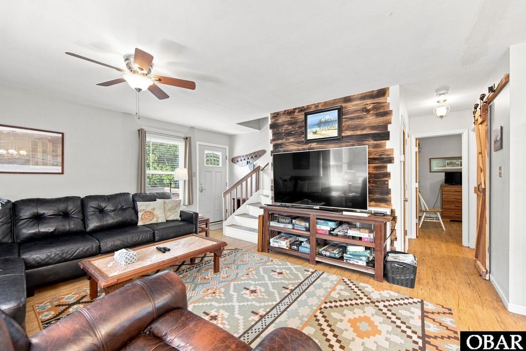 Image 5 of property listing at 115 Clam Shell Trail, Southern Shores, NC 27949