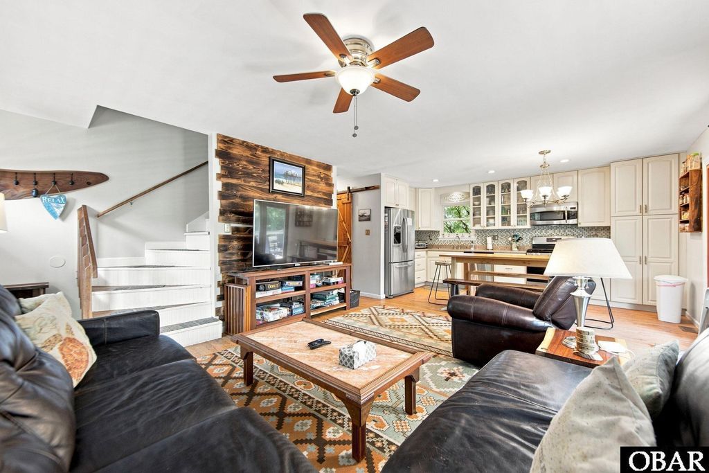 Image 7 of property listing at 115 Clam Shell Trail, Southern Shores, NC 27949