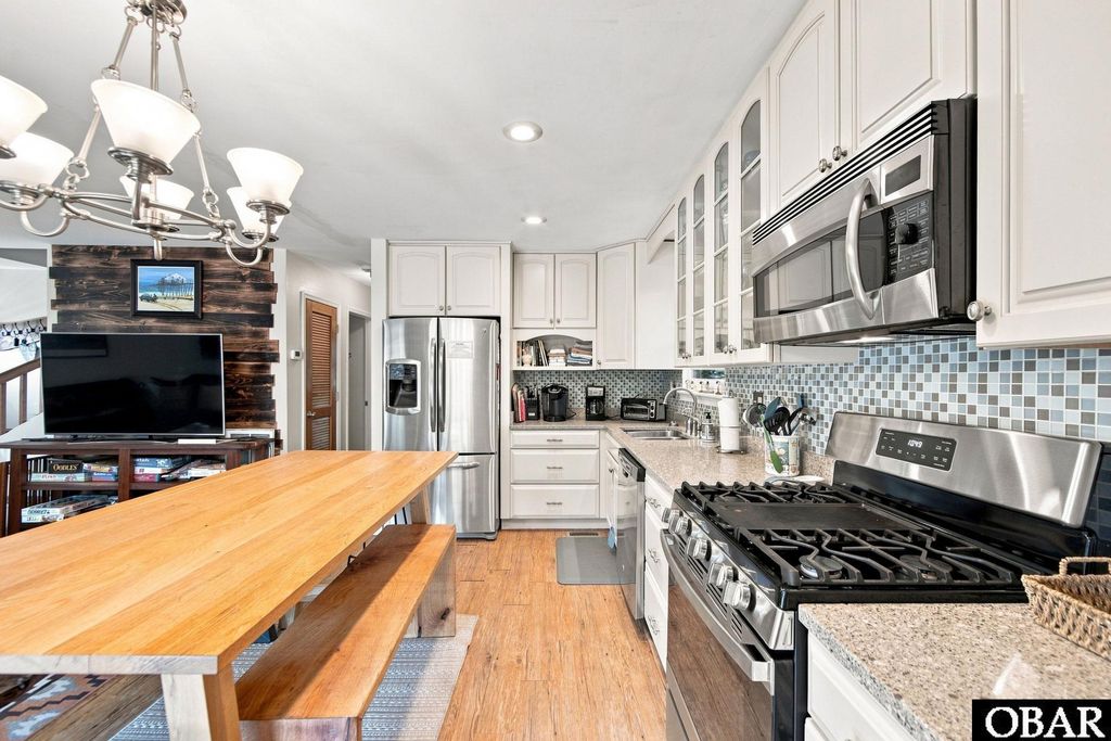 Image 10 of property listing at 115 Clam Shell Trail, Southern Shores, NC 27949