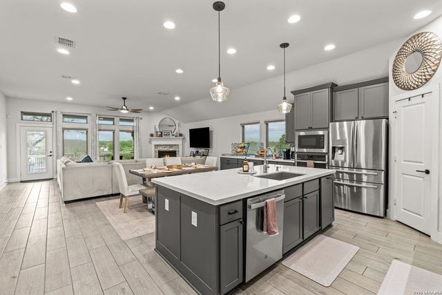 1102 Cadogan Squire, San Antonio, TX 78260