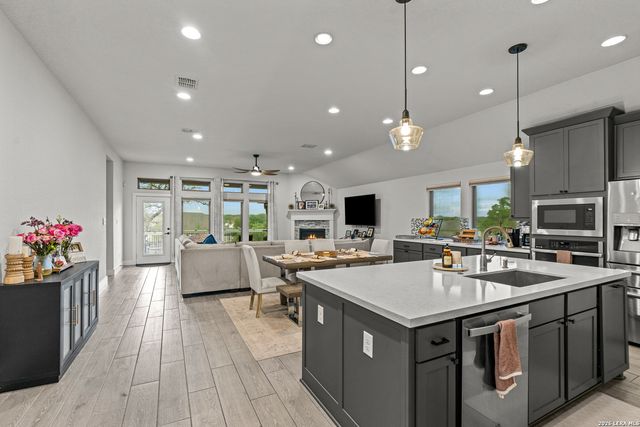 1102 Cadogan Squire, San Antonio, TX 78260