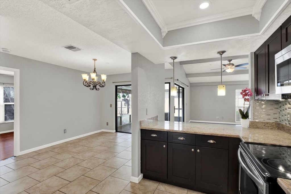 Image 11 of property listing at 10320 FERNBROOK LANE, Tampa, FL 33624