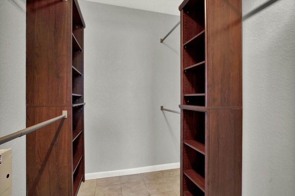 Image 16 of property listing at 10320 FERNBROOK LANE, Tampa, FL 33624