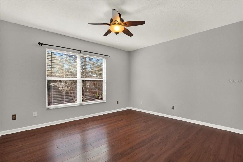 Image 20 of property listing at 10320 FERNBROOK LANE, Tampa, FL 33624