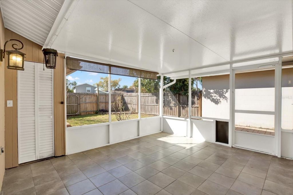 Image 22 of property listing at 10320 FERNBROOK LANE, Tampa, FL 33624