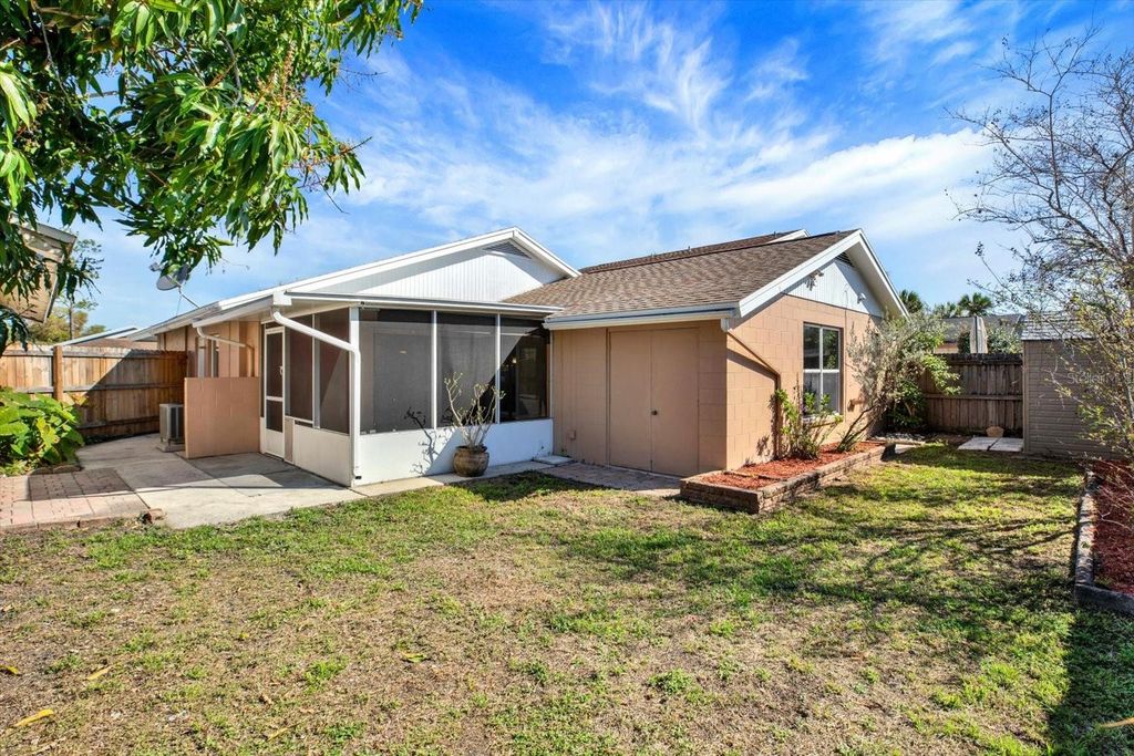 Image 25 of property listing at 10320 FERNBROOK LANE, Tampa, FL 33624