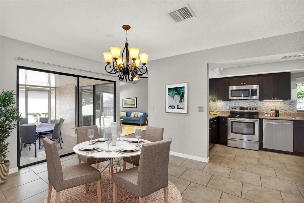 Image 4 of property listing at 10320 FERNBROOK LANE, Tampa, FL 33624