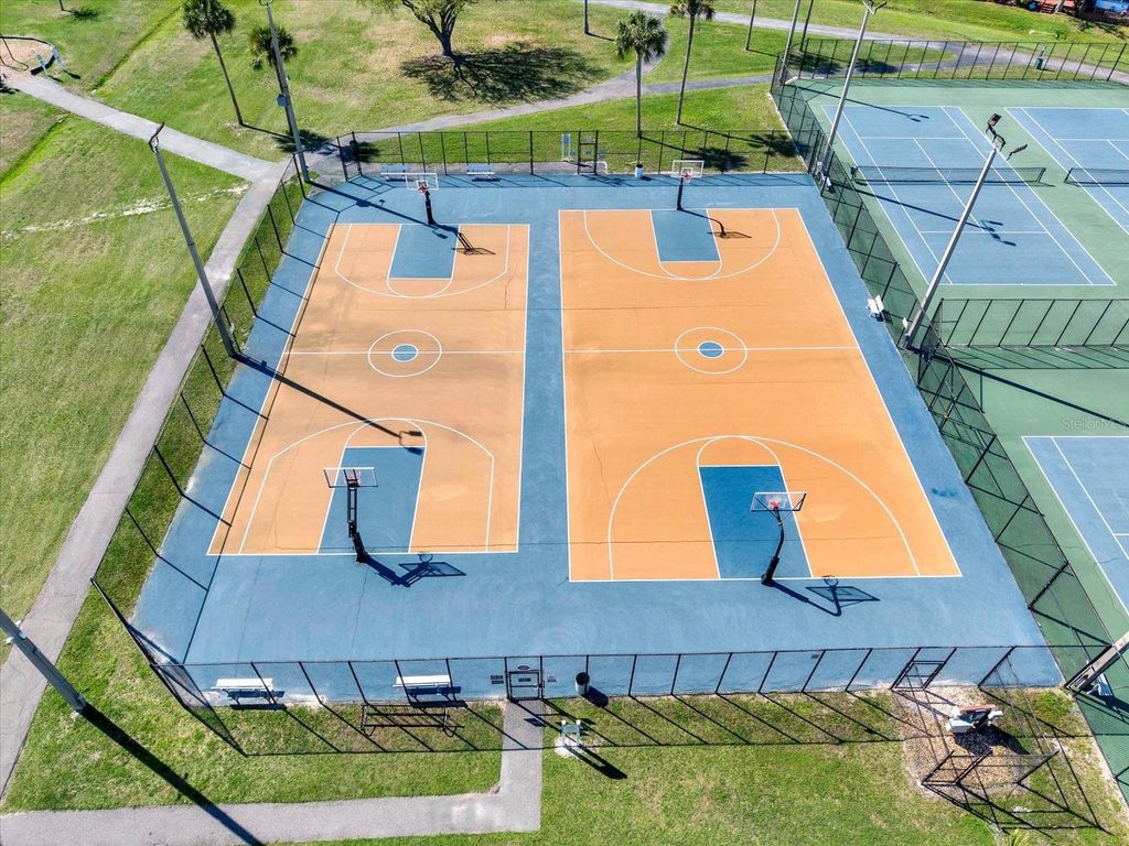 Image 31 of property listing at 10320 FERNBROOK LANE, Tampa, FL 33624