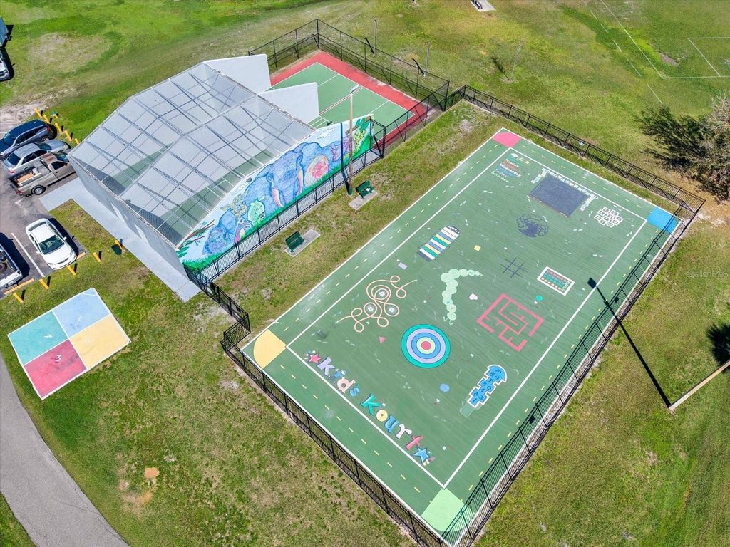 Image 32 of property listing at 10320 FERNBROOK LANE, Tampa, FL 33624