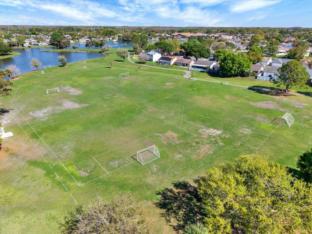 Image 38 of property listing at 10320 FERNBROOK LANE, Tampa, FL 33624