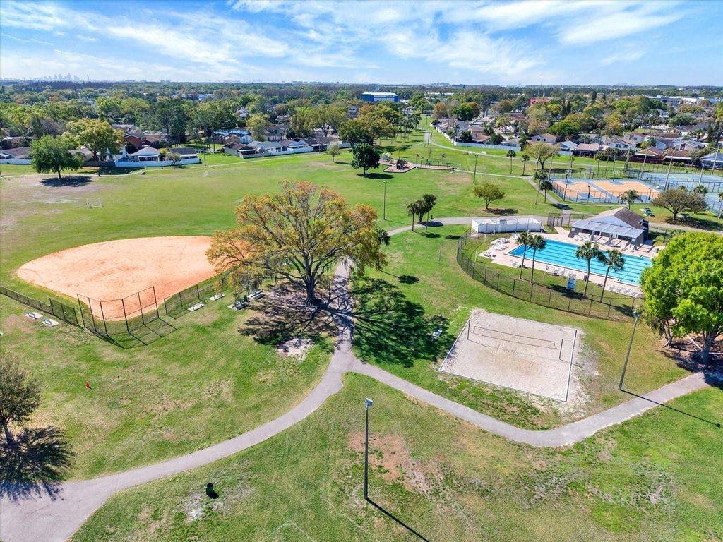 Image 39 of property listing at 10320 FERNBROOK LANE, Tampa, FL 33624