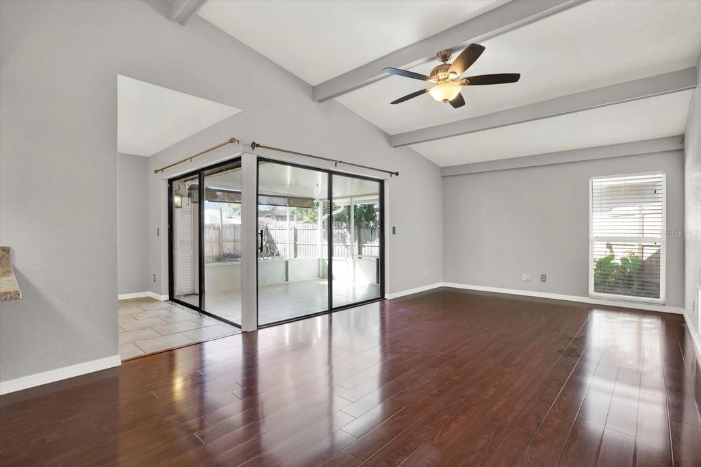 Image 7 of property listing at 10320 FERNBROOK LANE, Tampa, FL 33624