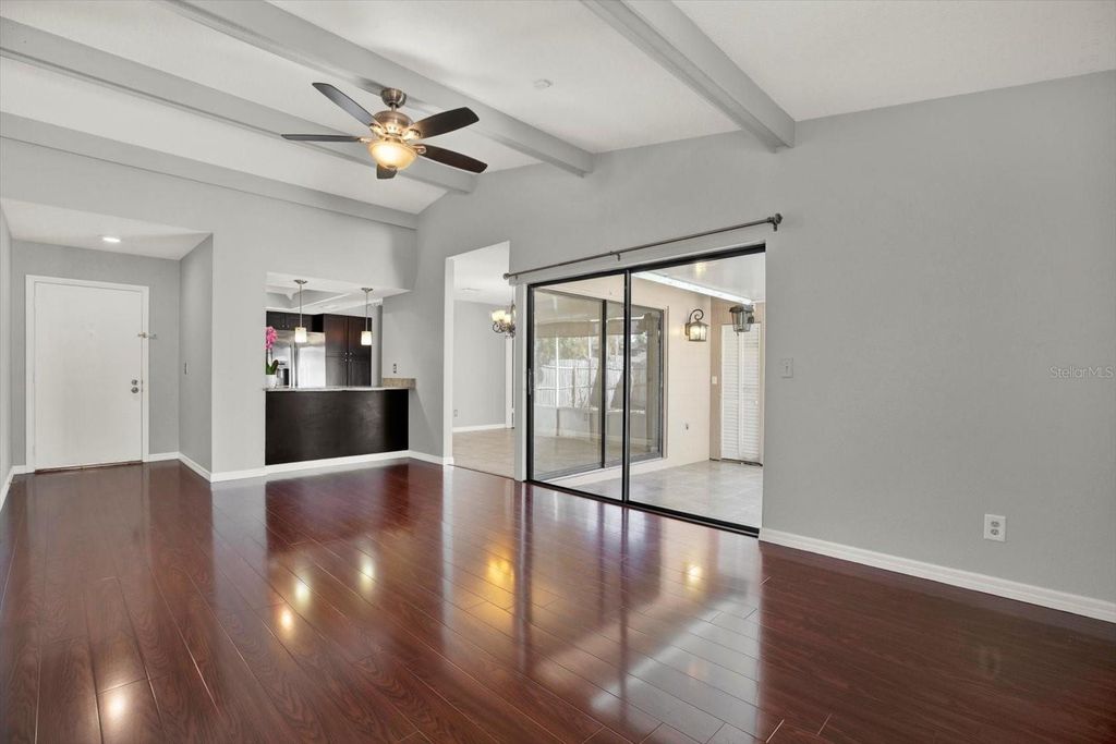 Image 8 of property listing at 10320 FERNBROOK LANE, Tampa, FL 33624