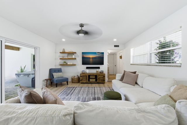 9744 Dahlia Avenue, Palm Beach Gardens, FL 33410