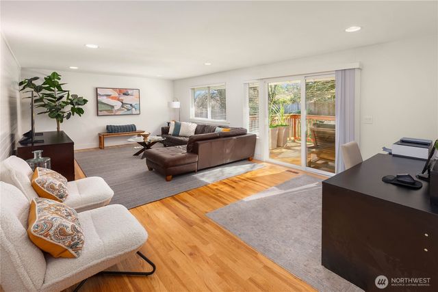 23039 SE 37th Street, Sammamish, WA 98075