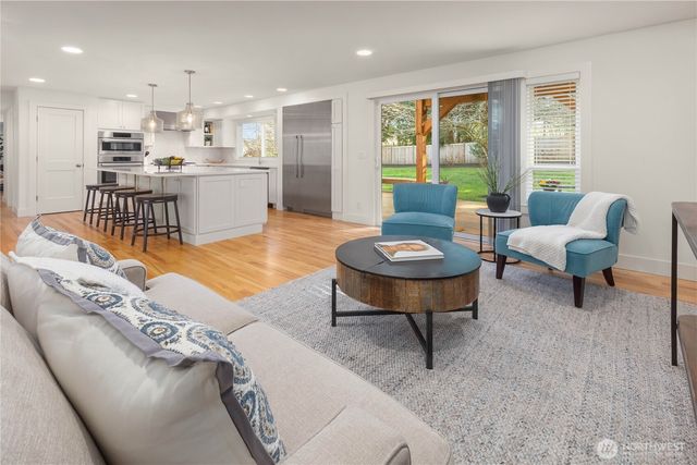 23039 SE 37th Street, Sammamish, WA 98075