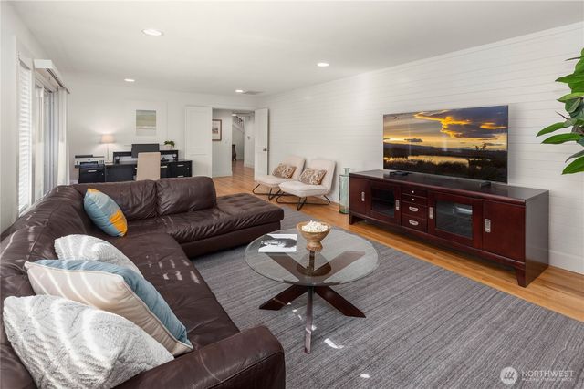 23039 SE 37th Street, Sammamish, WA 98075