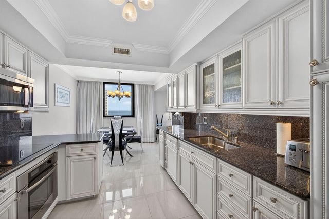 5380 N Ocean Drive 12e, Singer Island, FL 33404