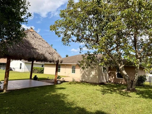 147 Sunflower Circle, Royal Palm Beach, FL 33411
