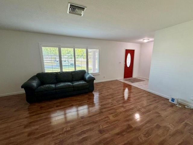 147 Sunflower Circle, Royal Palm Beach, FL 33411