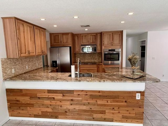 147 Sunflower Circle, Royal Palm Beach, FL 33411