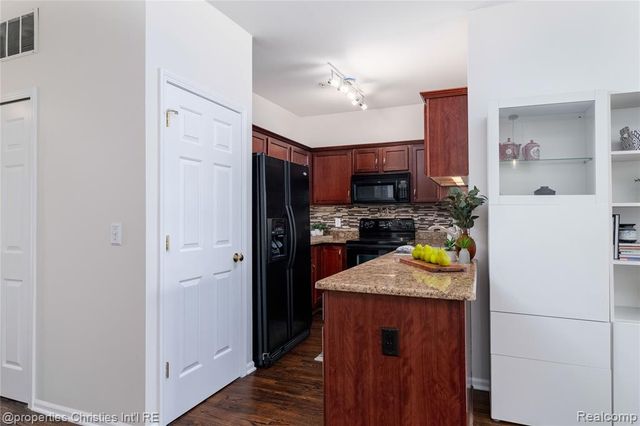 25558 Portico Lane, Novi, MI 48375