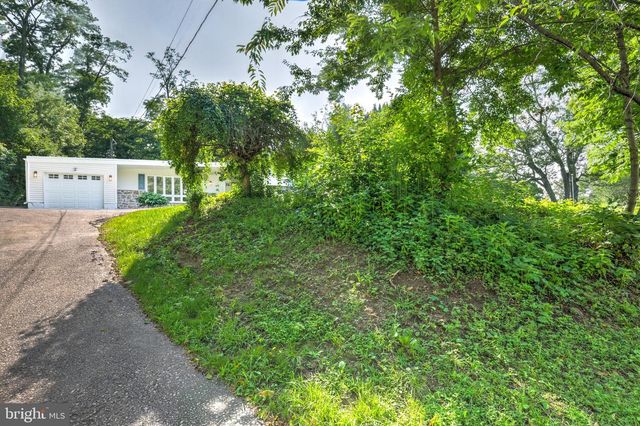 904 S CHESTER RD, West Chester, PA 19382