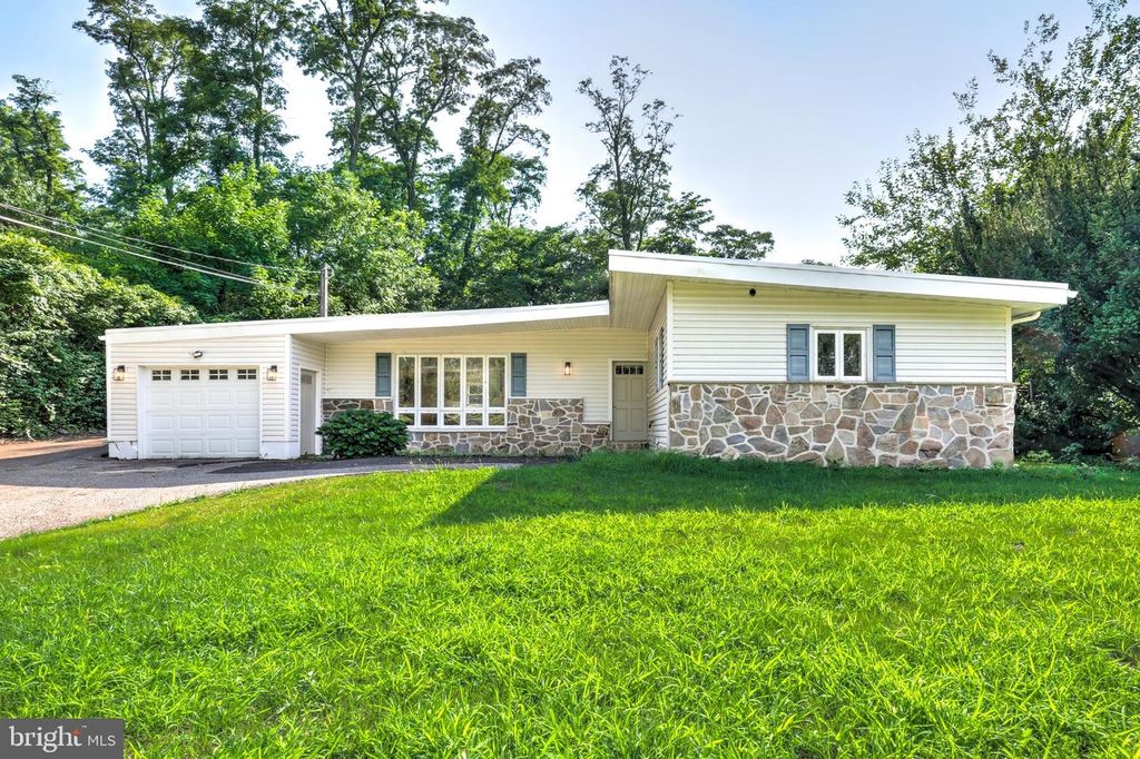 904 S CHESTER RD, West Chester, PA 19382