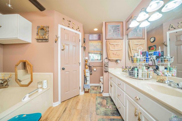272 Seminole Loop, Jefferson, TX 75657