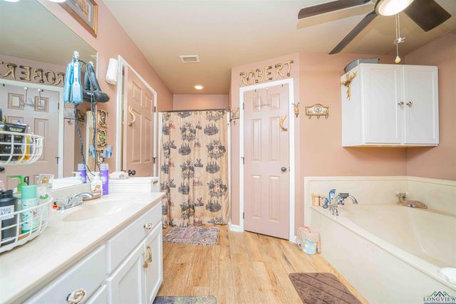 272 Seminole Loop, Jefferson, TX 75657