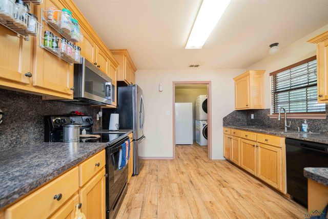 272 Seminole Loop, Jefferson, TX 75657