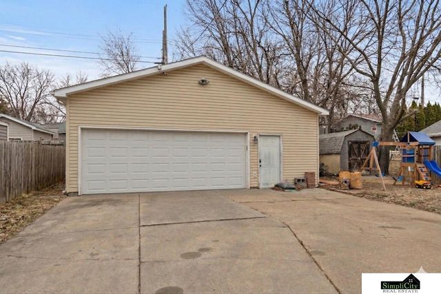 6120 Holdrege Street, Lincoln, NE 68505