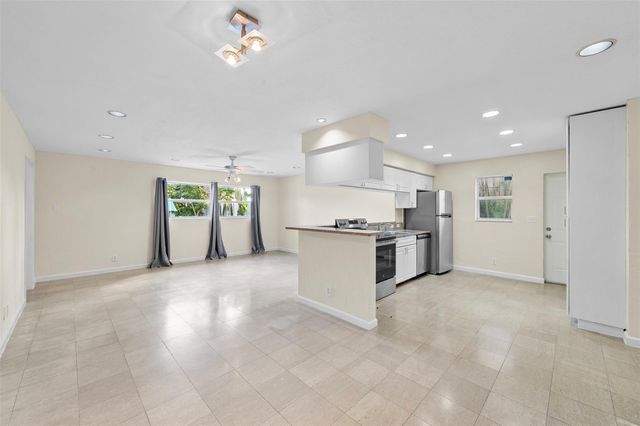 758 NE 13th Ct 7, Fort Lauderdale, FL 33304