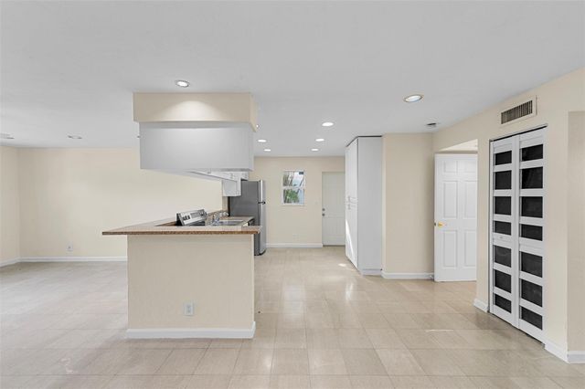 758 NE 13th Ct 7, Fort Lauderdale, FL 33304