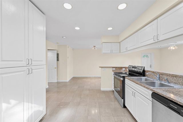 758 NE 13th Ct 7, Fort Lauderdale, FL 33304