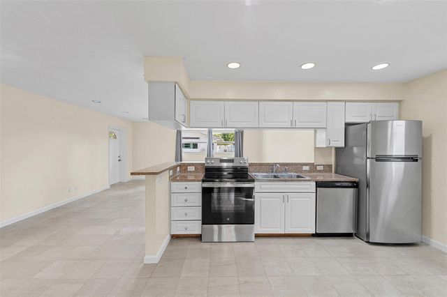 758 NE 13th Ct 7, Fort Lauderdale, FL 33304