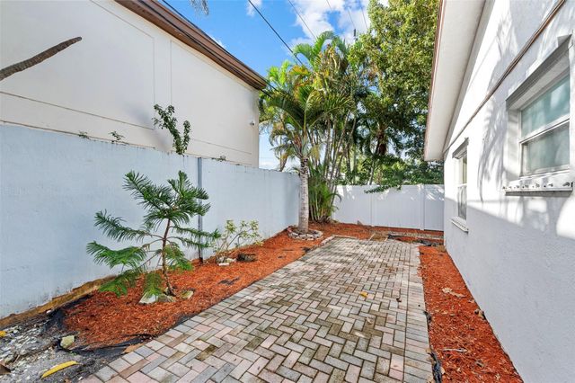 758 NE 13th Ct 7, Fort Lauderdale, FL 33304