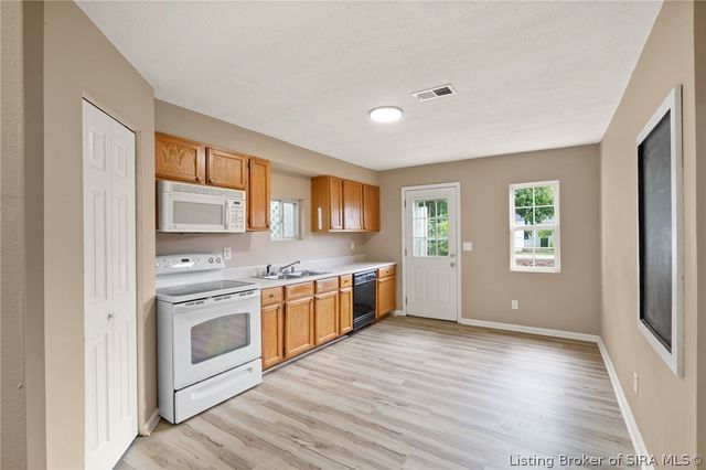 705 W 7th Street, New Albany, IN 47150