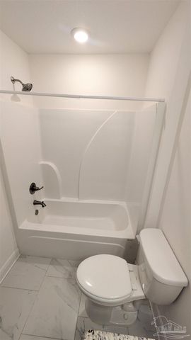 151 Calvert Oaks Dr, Pensacola, FL 32514