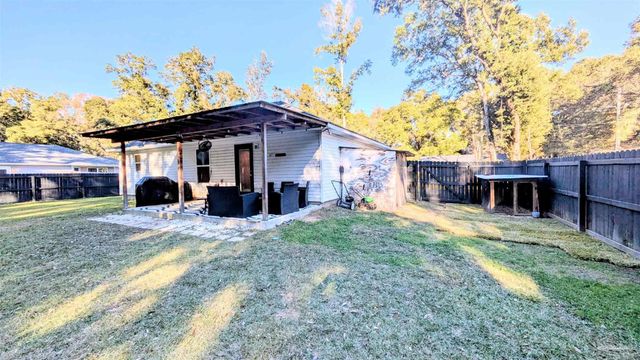 151 Calvert Oaks Dr, Pensacola, FL 32514