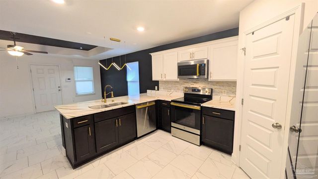 151 Calvert Oaks Dr, Pensacola, FL 32514